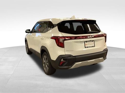 Used 2024 Kia Seltos LX AWD/4WD image 3