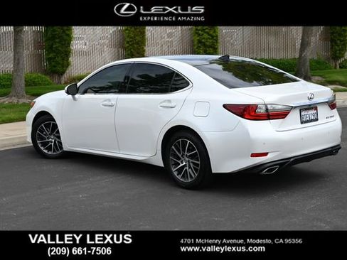 Used 2017 Lexus ES 350 w/ Navigation System Package image 4