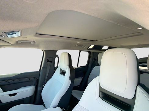 New 2026 Land Rover Defender 110 OCTA image 25