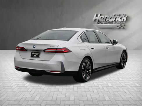 Used 2024 BMW 530i w/ Convenience Package image 11