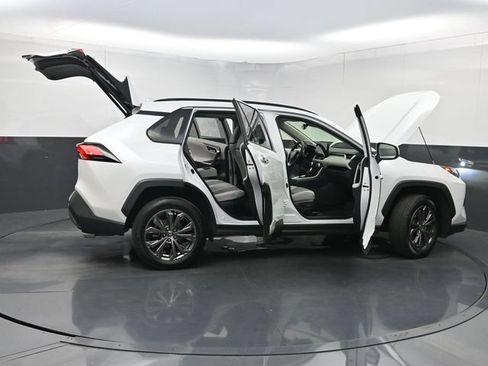 Used 2025 Toyota RAV4 Limited AWD/4WD image 38