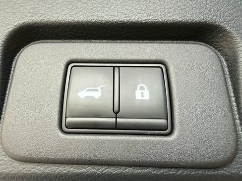 Used 2025 Nissan Rogue SV w/ SV Premium Package FWD image 19