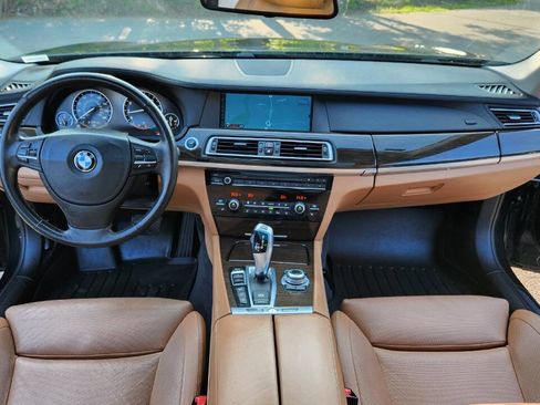 Used 2011 BMW 750Li xDrive image 31