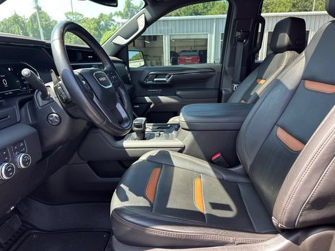 Used 2023 GMC Sierra 1500 AT4 w/ AT4 Premium Package AWD/4WD image 10