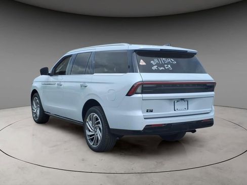 New 2026 Lincoln Navigator Reserve AWD/4WD image 3
