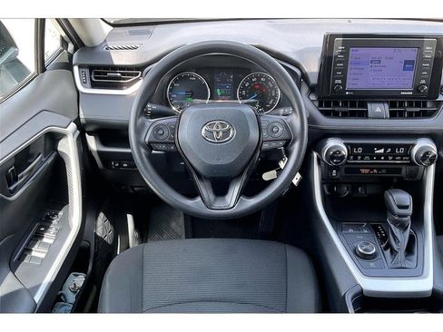 Used 2021 Toyota RAV4 LE AWD/4WD image 6