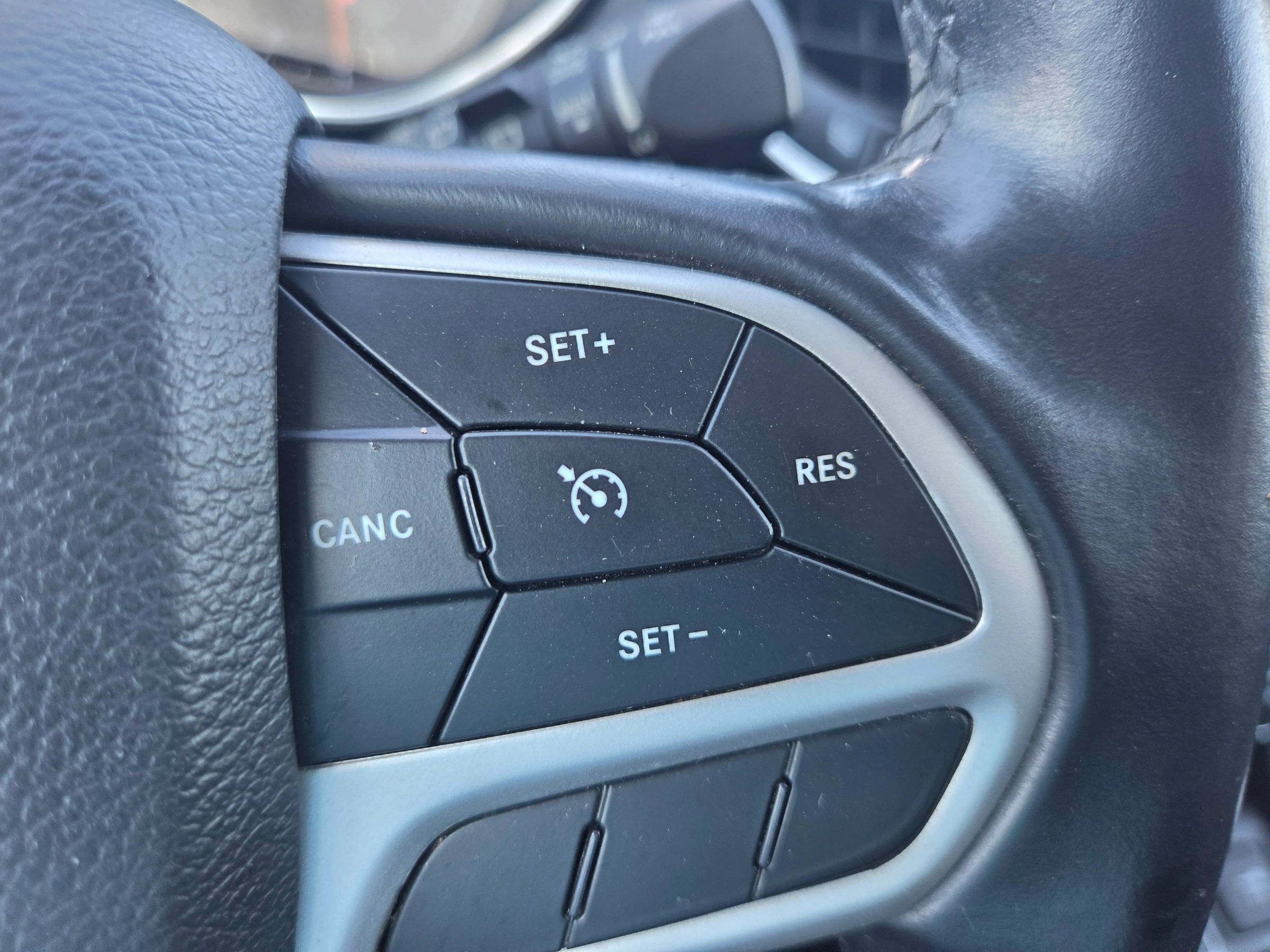 Used 2020 Jeep Cherokee Latitude AWD/4WD image 21