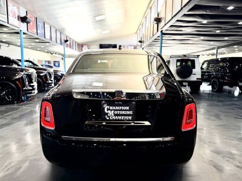 Used 2022 Rolls-Royce Phantom Sedan RWD image 8