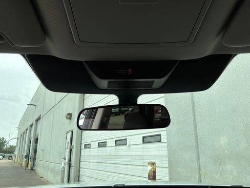 Used 2025 Nissan Pathfinder SV image 19