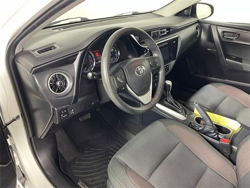 Used 2017 Toyota Corolla L image 3