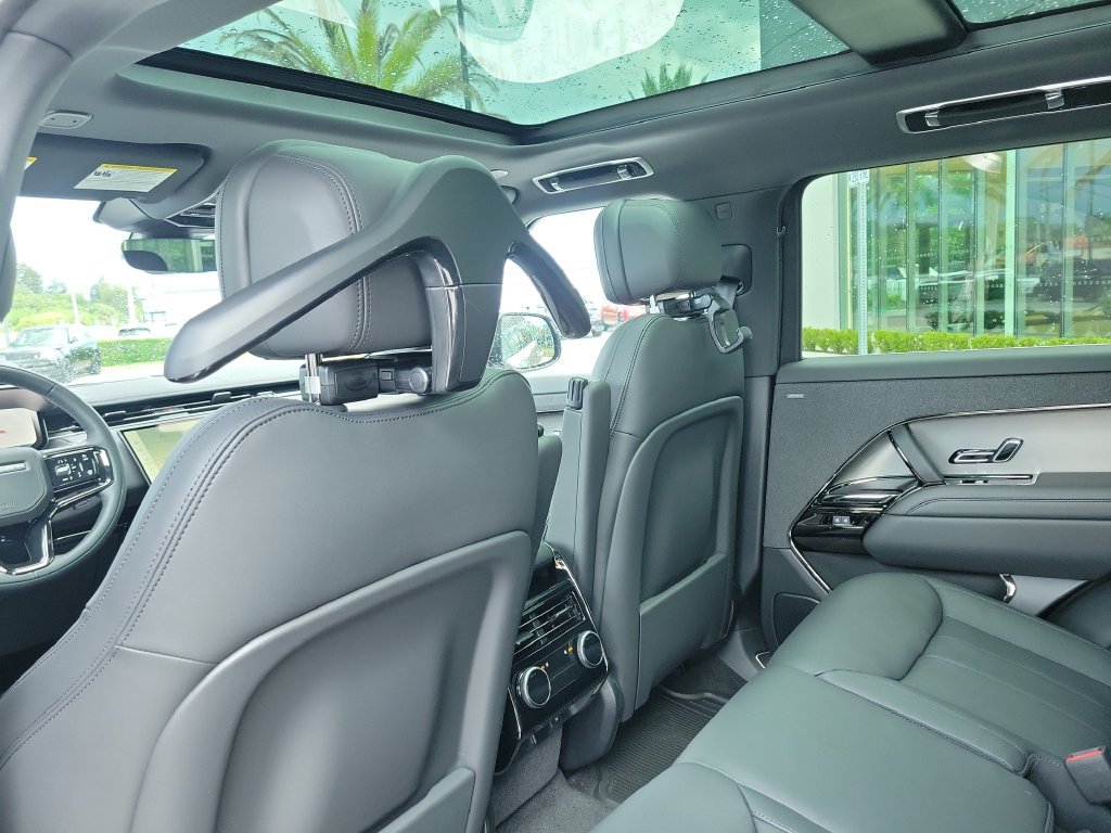 New 2026 Land Rover Range Rover Sport Dynamic SE AWD/4WD image 17