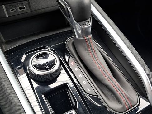 Used 2023 Chevrolet Colorado Z71 w/ Z71 Convenience Package 2 image 30