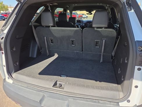 Used 2023 Chevrolet Traverse RS AWD/4WD image 17