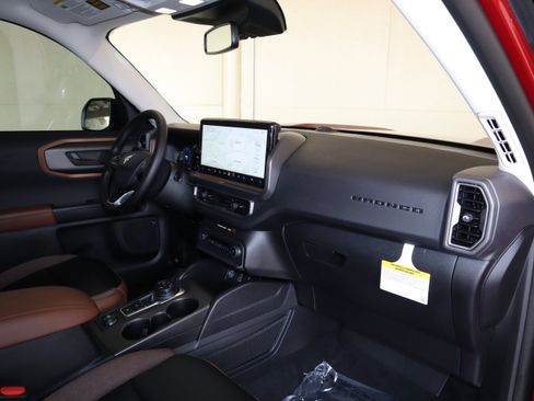 New 2025 Ford Bronco Sport Outer Banks w/ Outer Banks Tech Package+ AWD/4WD image 38
