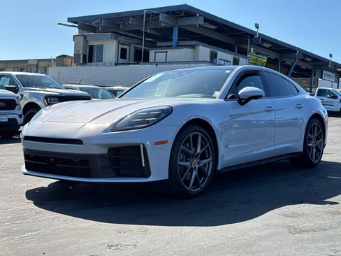 Used 2025 Porsche Panamera image 4