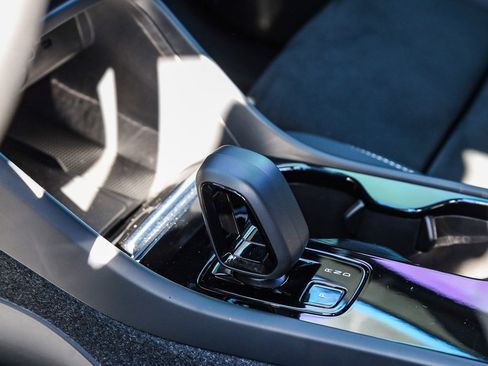 Used 2023 Volvo C40 P8 Recharge Ultimate image 23