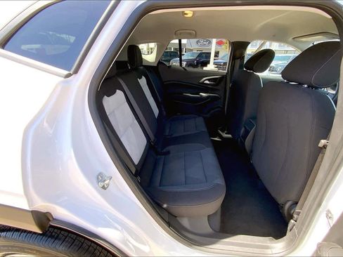 Used 2025 Chevrolet Trax LS image 20