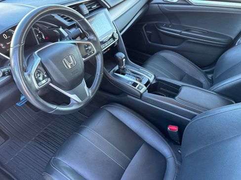 Used 2018 Honda Civic Touring image 4