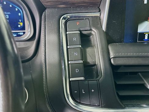 Used 2022 Chevrolet Suburban Z71 w/ Luxury Package image 22