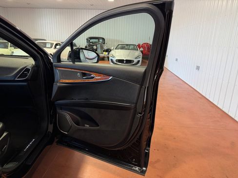 Used 2018 Lincoln MKX Reserve w/ Lincoln MKX Climate Package image 22