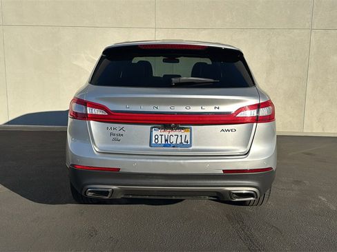 Used 2017 Lincoln MKX Reserve w/ Lincoln MKX Climate Package image 3