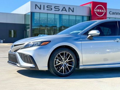 Used 2023 Toyota Camry SE image 2