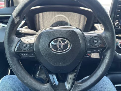 Used 2022 Toyota Corolla LE FWD image 14