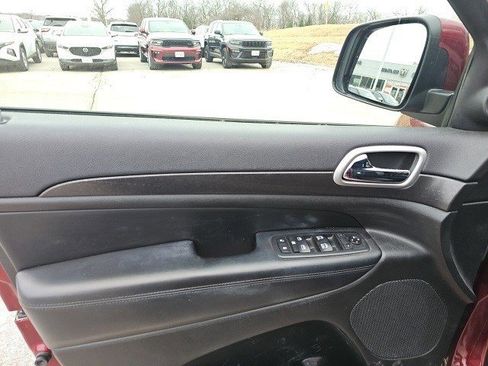 Used 2018 Jeep Grand Cherokee Altitude image 19