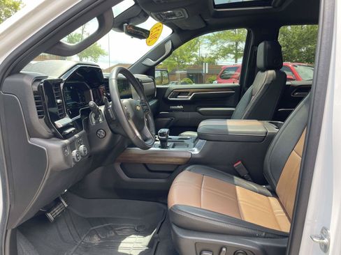 Used 2023 Chevrolet Silverado 1500 High Country w/ High Country Premium Package RWD image 4