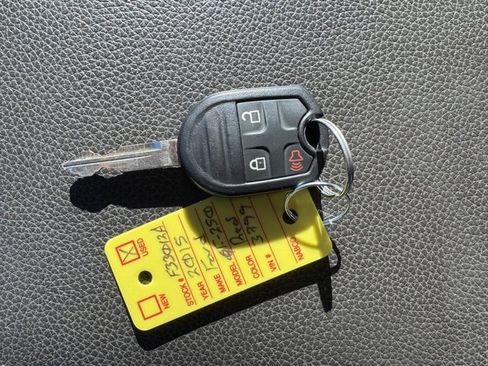 Used 2015 Ford F250 Lariat w/ Chrome Package image 39