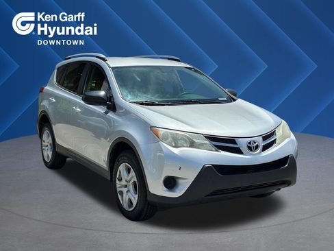 Used 2015 Toyota RAV4 LE FWD image 1