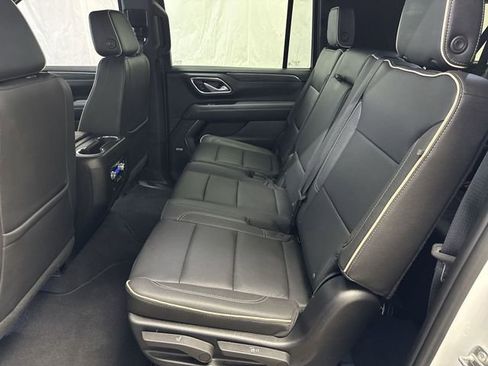 Certified 2023 GMC Yukon XL SLT w/ SLT Luxury Package AWD/4WD image 12