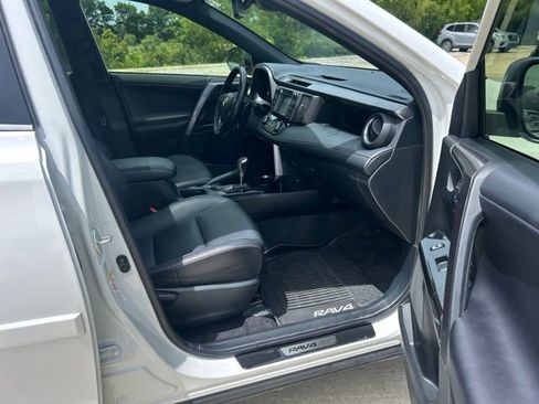 Used 2018 Toyota RAV4 SE w/ Power Extra Value Package AWD/4WD image 18