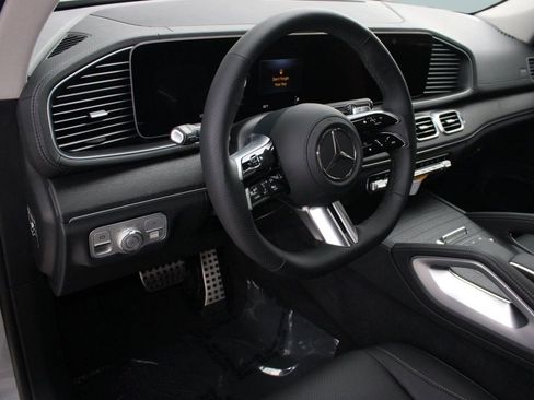 Used 2026 Mercedes-Benz GLS 450 4MATIC image 4