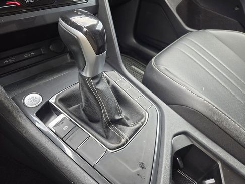 Used 2022 Volkswagen Tiguan SE FWD image 21