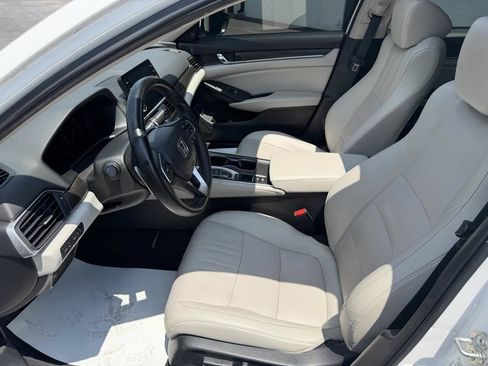 Used 2018 Honda Accord Touring image 10