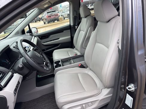 Used 2023 Honda Odyssey Touring image 10
