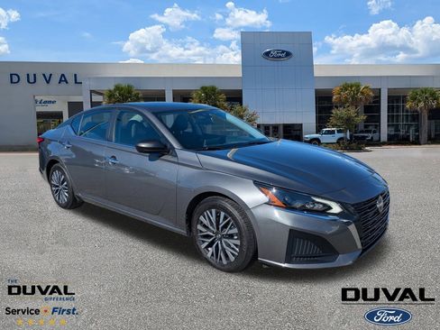 Used 2024 Nissan Altima 2.5 SV image 1