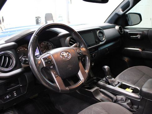 Used 2016 Toyota Tacoma SR5 AWD/4WD image 10