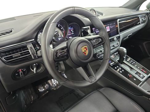 Certified 2025 Porsche Macan Turbo image 4