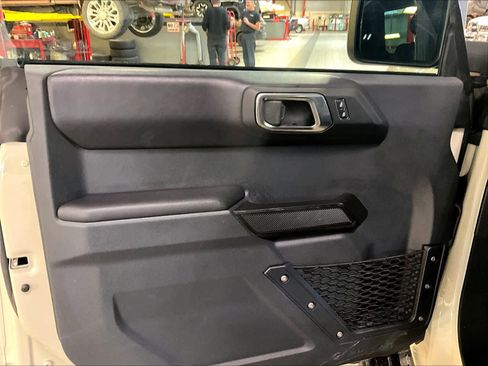 Used 2025 Ford Bronco Outer Banks image 9