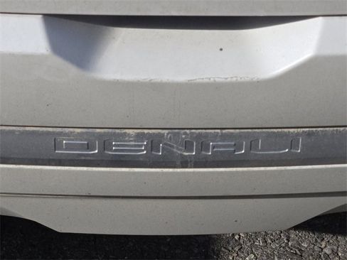 Used 2020 GMC Acadia Denali w/ LPO, Cargo Package image 10