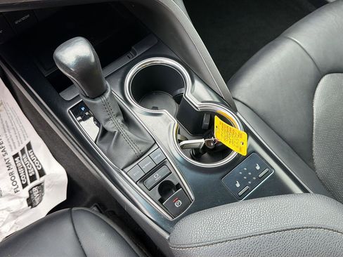 Used 2020 Toyota Camry XSE FWD image 25