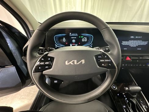 Certified 2025 Kia Niro EX Touring image 22