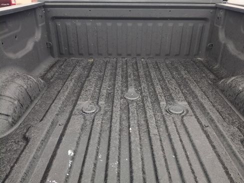 Used 2018 Nissan Titan SV w/ SV Convenience Package image 26