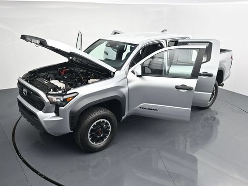 Used 2024 Toyota Tacoma TRD Off-Road AWD/4WD image 44