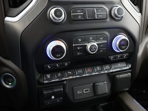 Used 2022 GMC Sierra 3500 Denali image 28