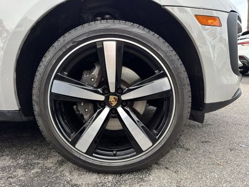 Used 2024 Porsche Macan image 16