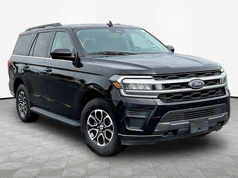 Used 2022 Ford Expedition XLT AWD/4WD image 3