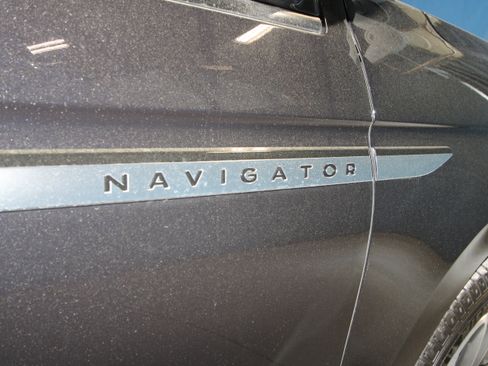 New 2026 Lincoln Navigator Reserve AWD/4WD image 38
